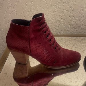 Free people Loveland suede deep red bootie size 39. Slightly worn